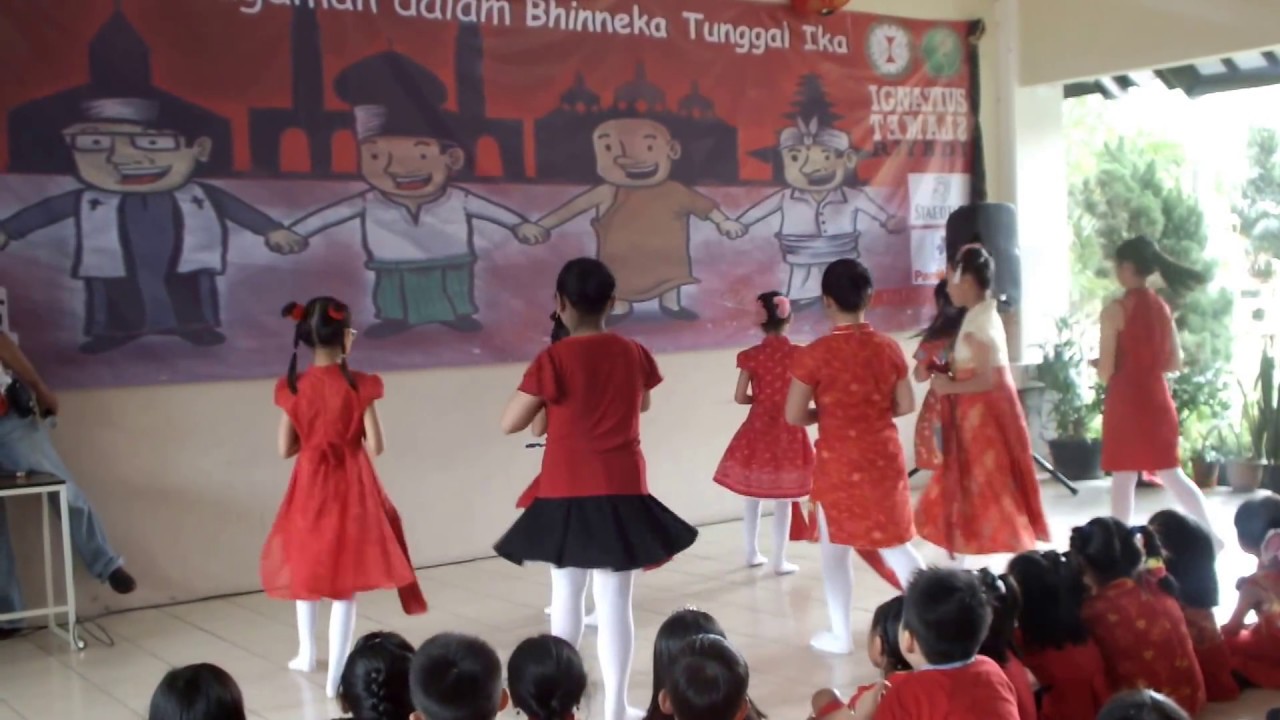 SD Ignatius Slamet Riyadi Resinda Karawang PHBA Imlek 2017 - YouTube