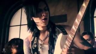 Falling In Reverse   'The Drug In Me Is You'