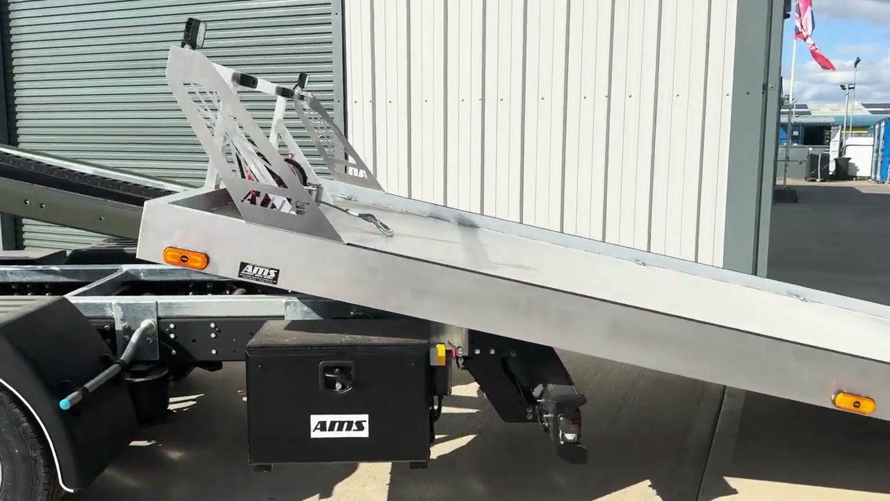 Double cab 7.2 tonne tilt and slide AMS recovery trucks