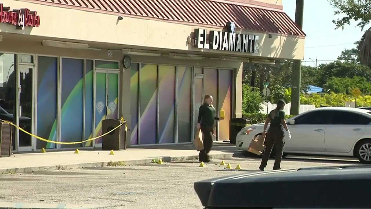 1 killed, 1 critically injured in shooting outside Homestead bar - YouTube