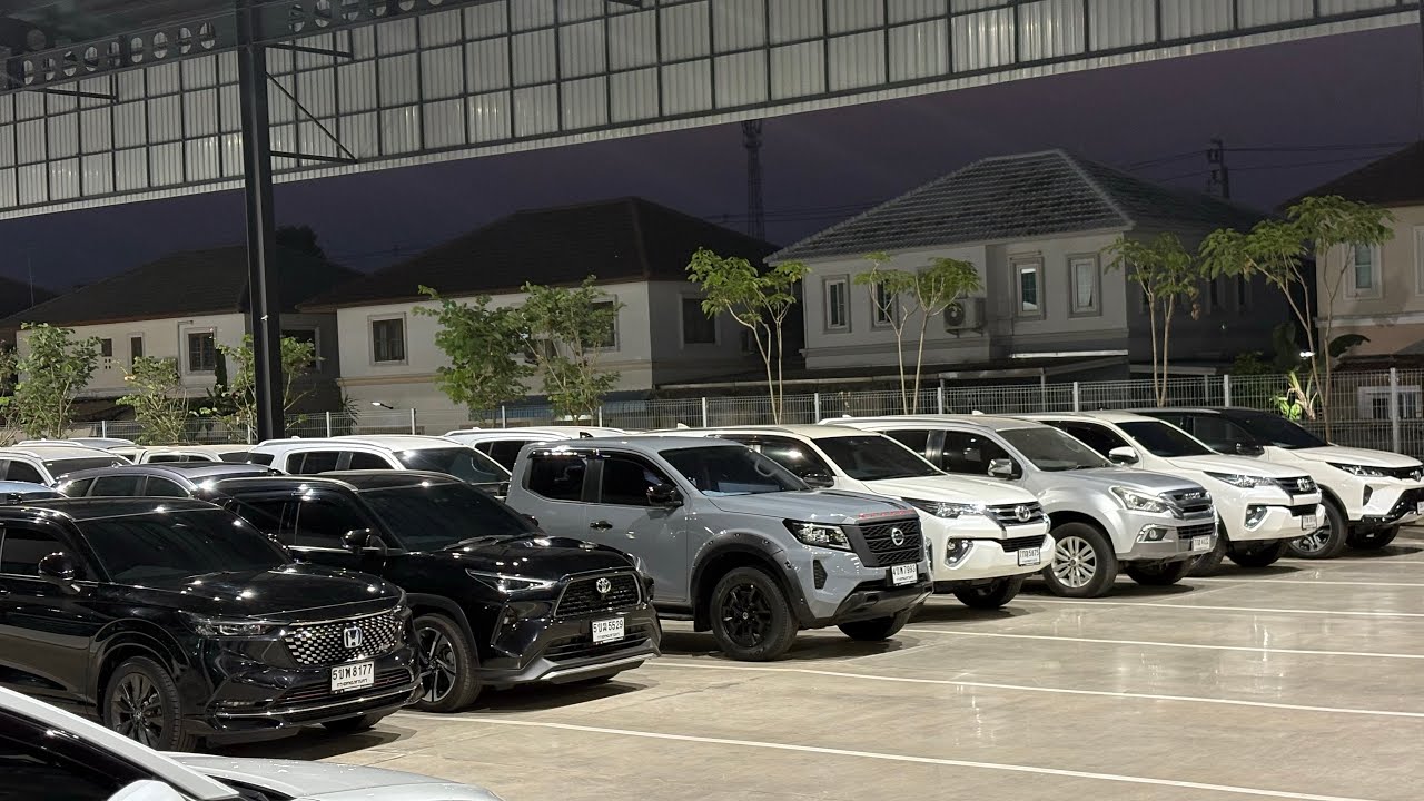 พาชมรถSUVรถPPVที่เพชรยนต์  เข้าใหม่อีก 30 คันราคาเริ่มต้น 489,000 บาทสนใจโทร 0623947748 #fortuner 