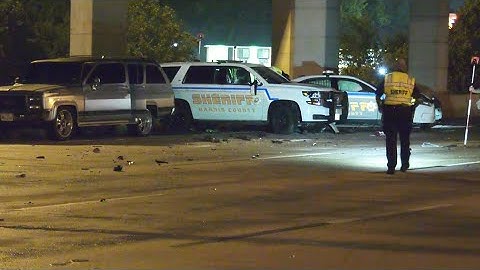 Raw: Deputies crash into each other while responding to help with arrest, 4 hurt including the suspe