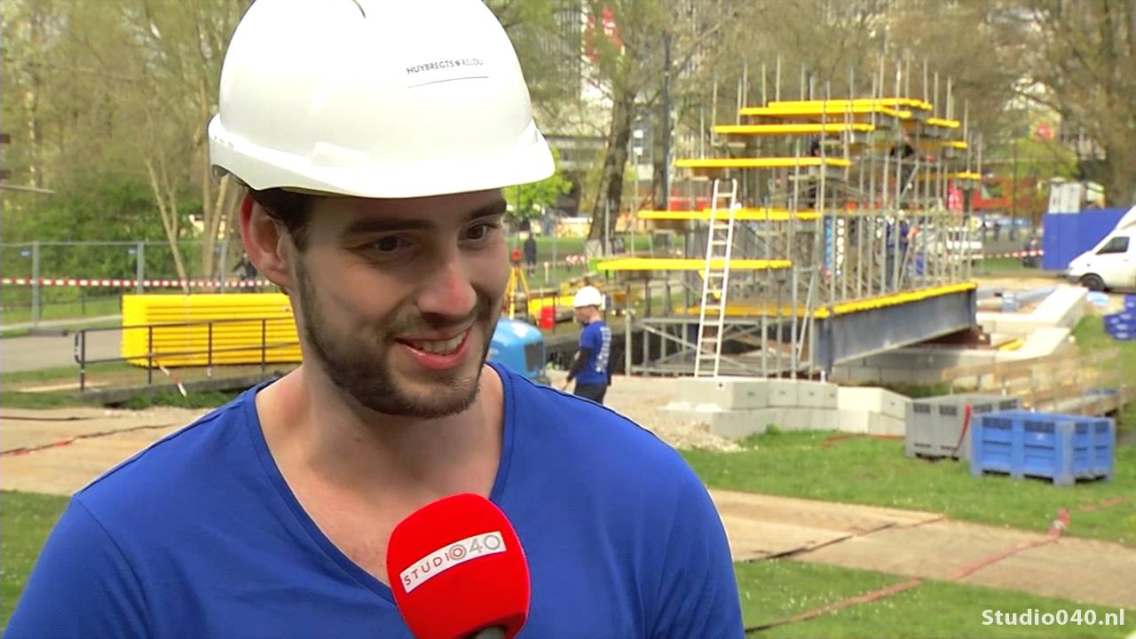 Bierkrattenbrug in opbouw