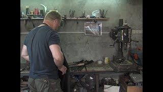 «Марий Эл ТВ»: Валерий Ермаков изготавливает традиционные марийские ножи