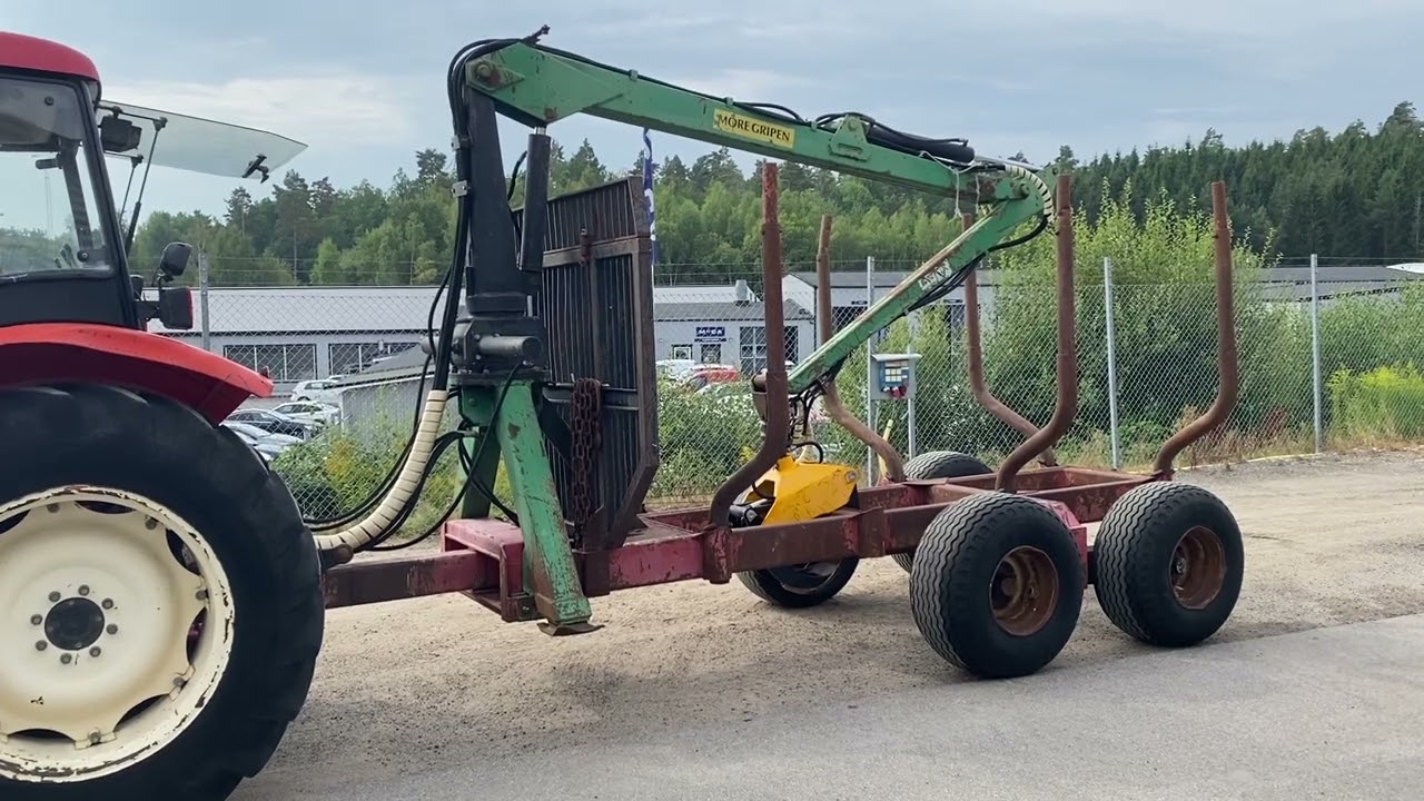 Traktor+skogsvagn Zetor 4341 med Möre 880 och Möre 850