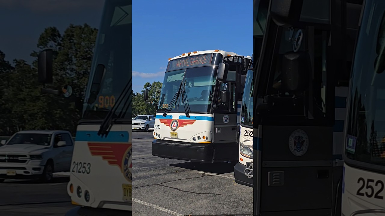 NJ Transit 2021 MCI D4500CT 21253 & 2026 New Flyer XD40 25216 At The 2025 NJ Bus Fest • 09/13/2025