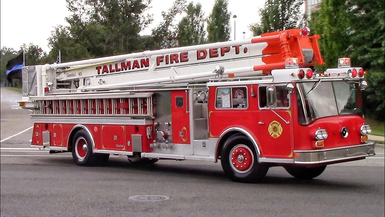 Lights And Sirens Fire Truck Parade Revolutionary FOOLS Muster And Show