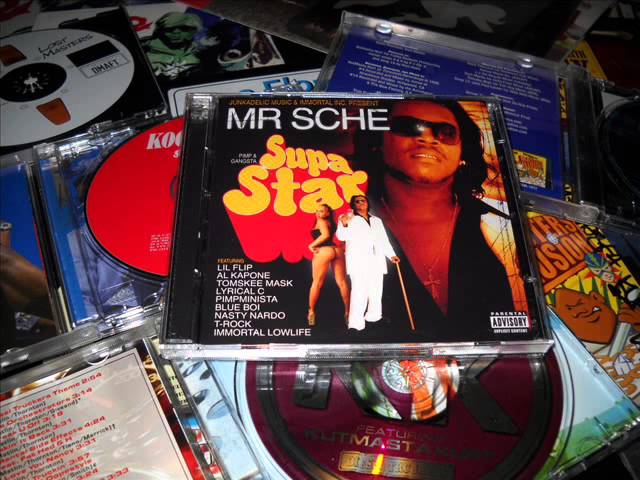 MR. SCHE - Luv For a Thug / Magic ft. Patterson auf YouTube ansehen MR. SCHE - Luv For a Thug / Magic ft. Patterson auf YouTube ansehen