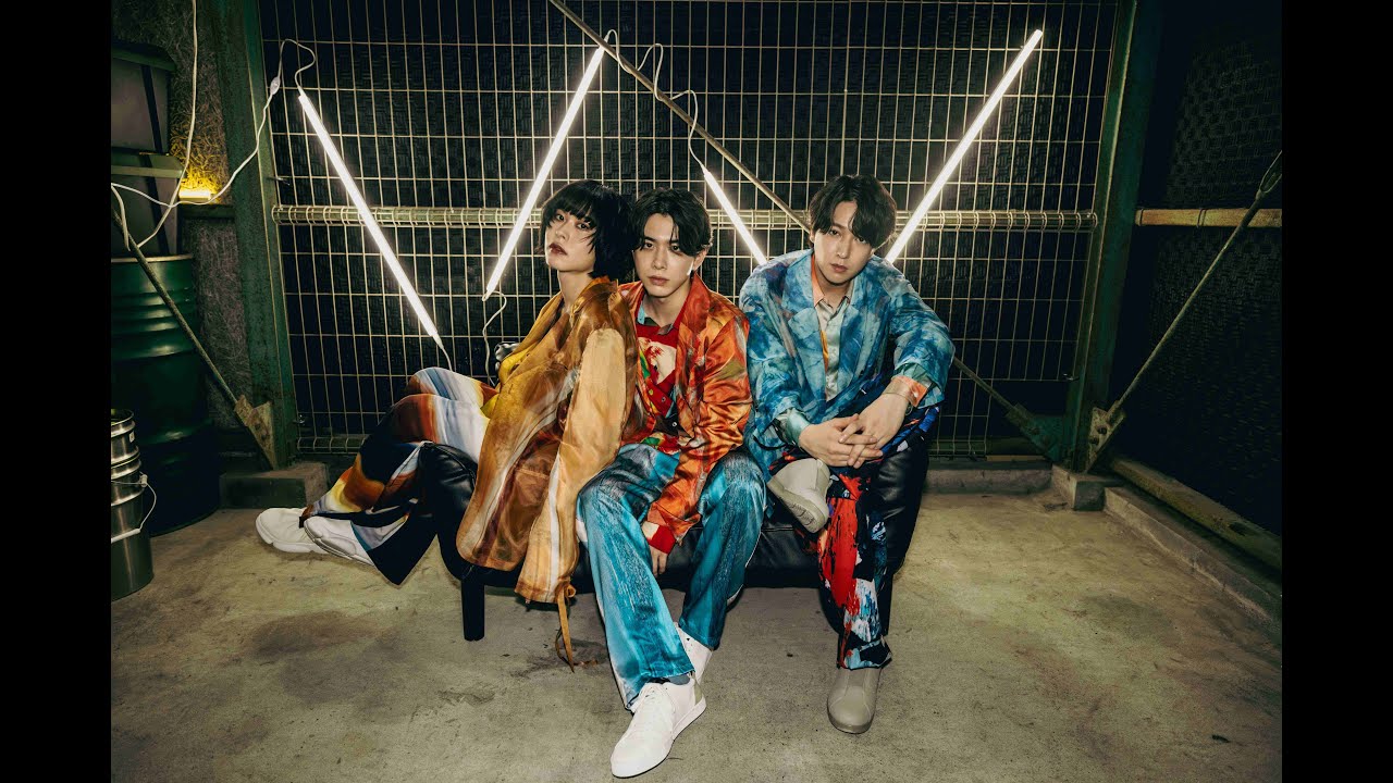 在 YouTube 上观看 LEGIT - MOVE MOVE MOVE (Music Video)