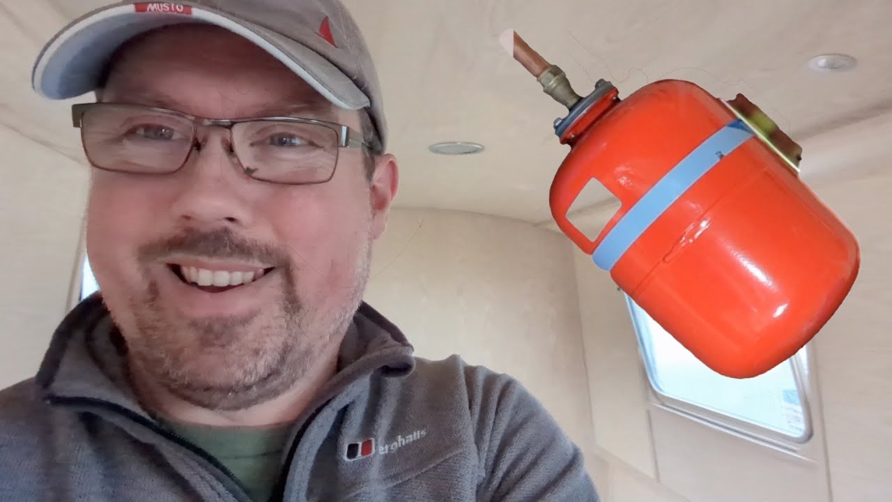 17. Plumbing in our fresh water system on our narrowboat Pumps, Piping & Expansion tanks