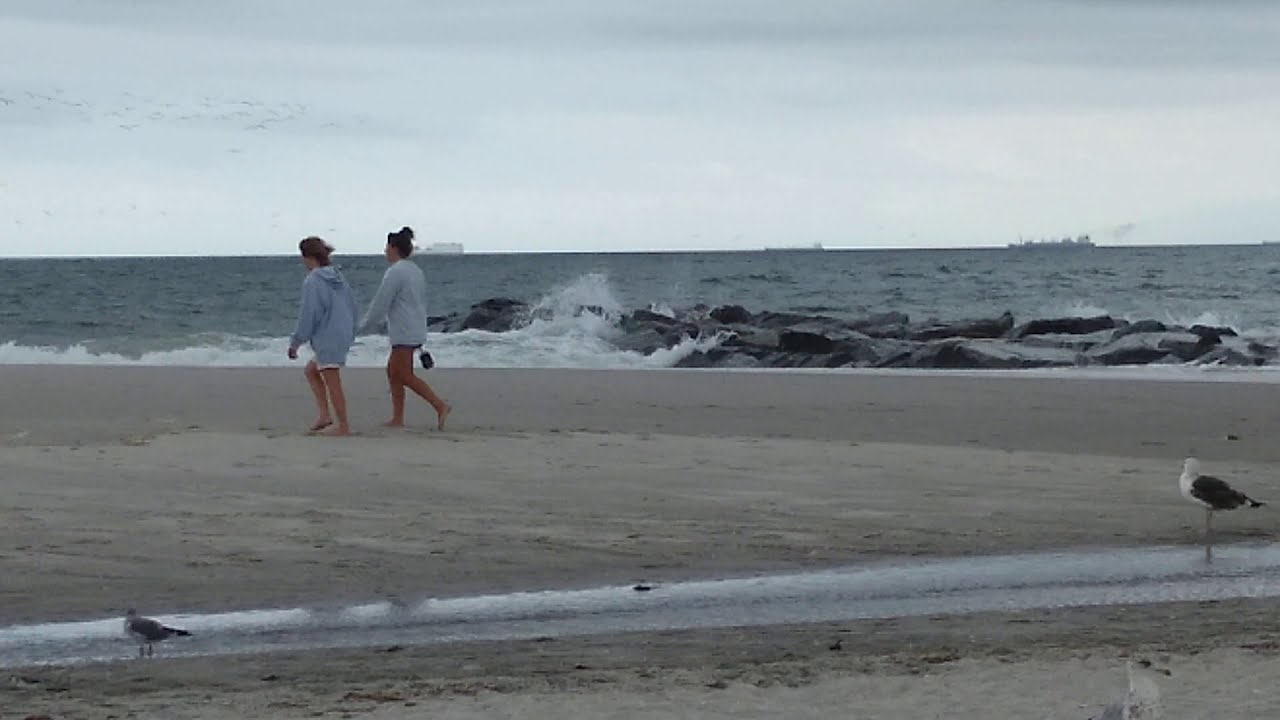 Rough surf at Point Lookout beach YouTube