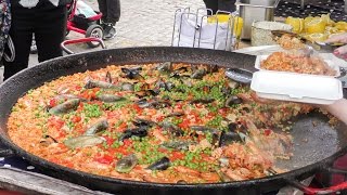 London Street Food. Preparing Seafood Pella and Chicken Paella in Portobello Road