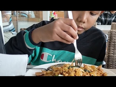 makan kwetiau di ccm 
