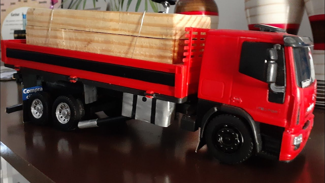 Miniatura Caminhão 1/32 Iveco Tector Trucado Arqueado Custon