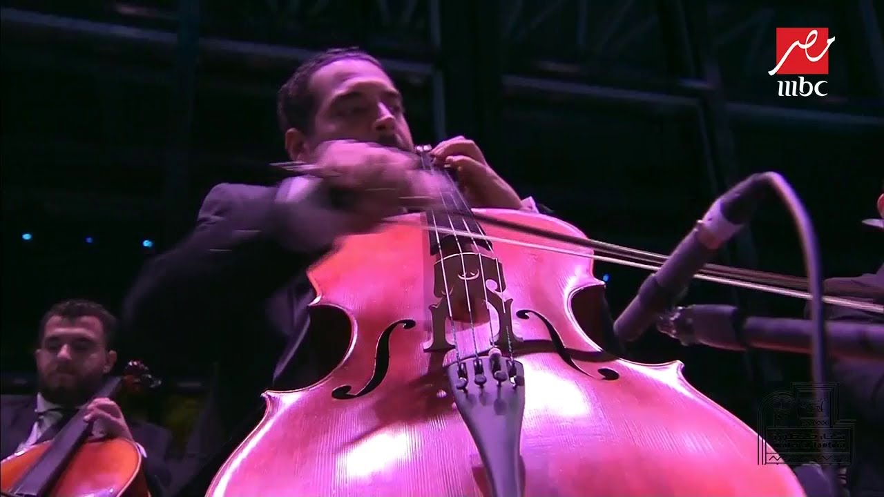 بعد غياب 35 عاماً.. الفنانة القديرة عزيز جلال تعود وتغني على المسرح 