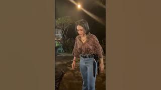 lihat aksi lucu Della Monica