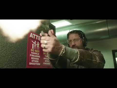 den-of-thieves-2018-car-driving-&-shooting-scene