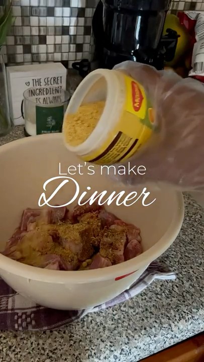 Make Dinner With Me 🥘 #sahw #dinnerrecipe #homemaking #shortsfeed #shorts