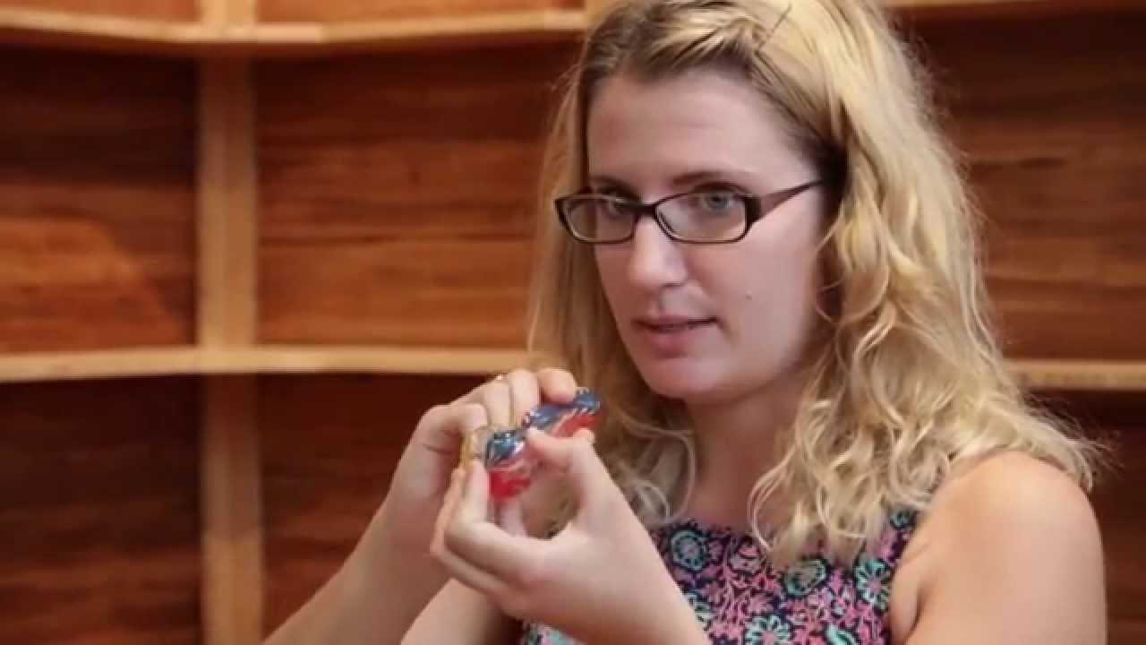 The easy way to roll a joint and pack pipe with marijuana