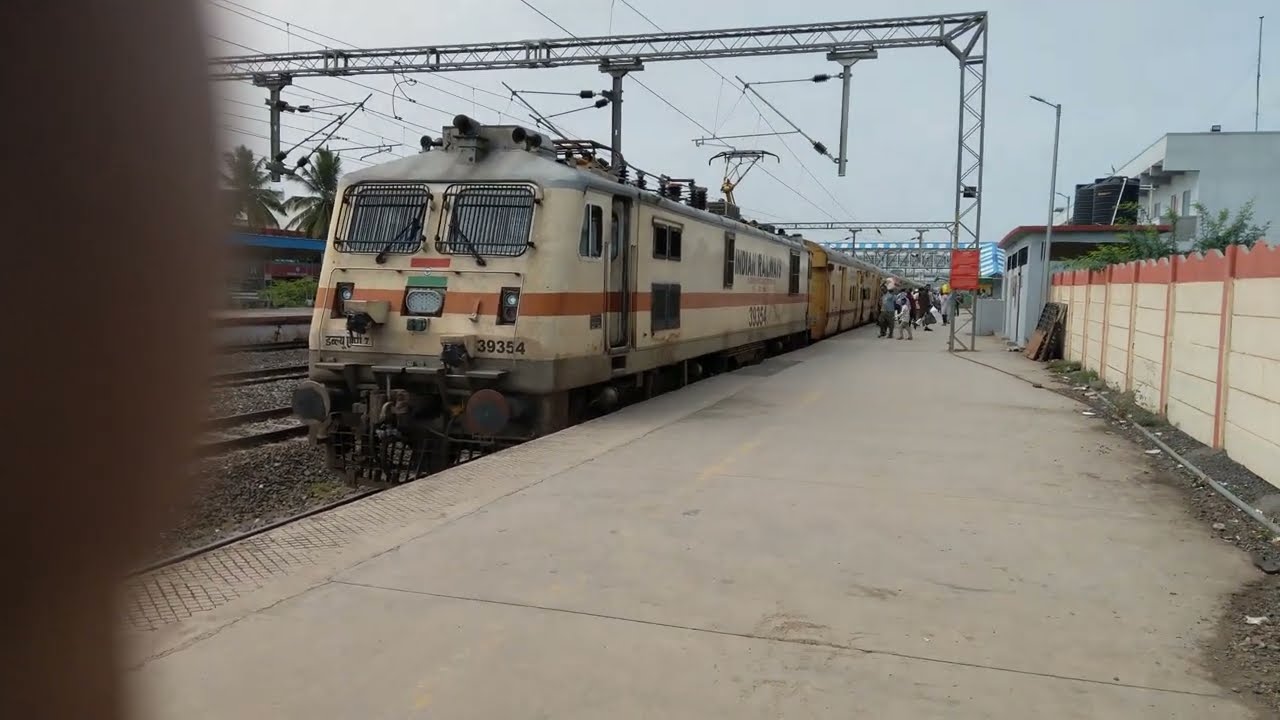Londa Miraj passenger now with WAP7 locomotive 