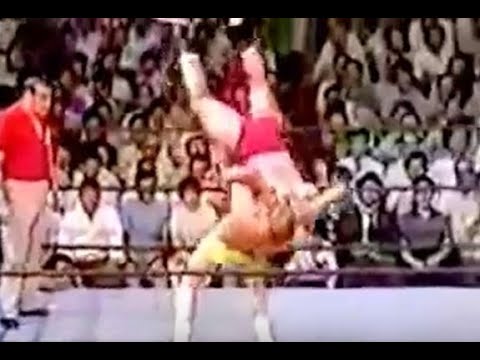 馬場、鶴田VSボブ・バックランド、ボブ・ループ - YouTube