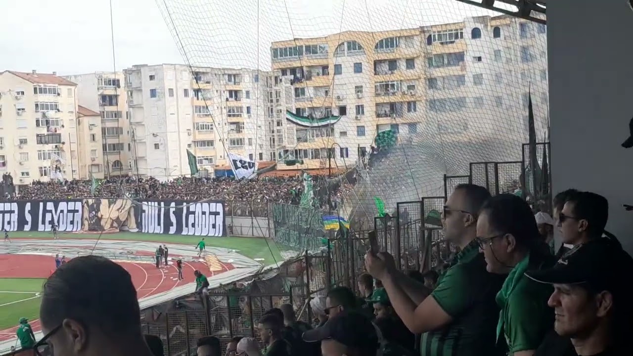 MOB 1-0 JSMB: Ambiance et Tifo des Crabes