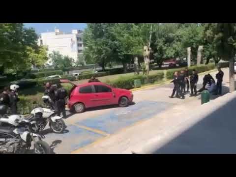 Συμβασιούχος της ΕΡΤ μπήκε στο κτήριο με ρόπαλο στην Αγία Παρασκευή | newsbomb.gr