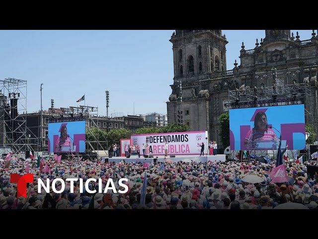 Una real marea humana se da cita en el Zócalo de la capital de México a 15 día de las elecciones