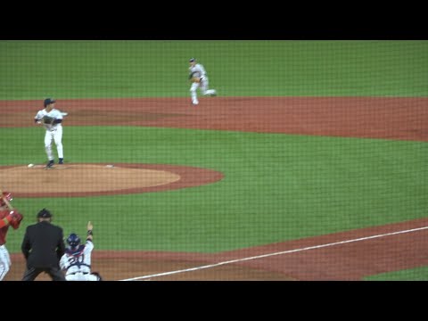 カープ秋山の飛び出しをライアン小川に伝える！中村悠平、初回からライアン小川を助ける　広島カープ　ヤクルトスワローズ　2023年３月31日　開幕戦　神宮球場