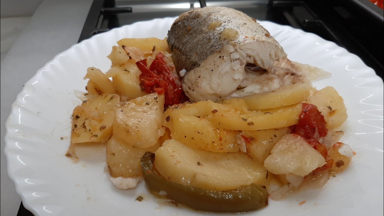 Merluza  con patatas a horno  🥔