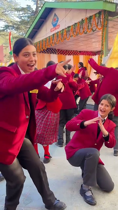 Hoo Neelima Nati || Dance by School Girls || Pahari Viral Video ||