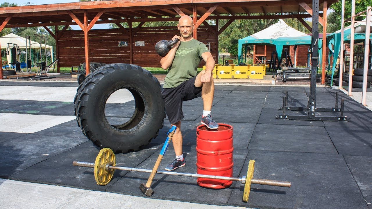 Система тренировок с шинами мячом. Бочка для тренировки. Тренировка с покрышкой. Упражнения с шиной от трактора. Резинки для тренировки взрывной силы.