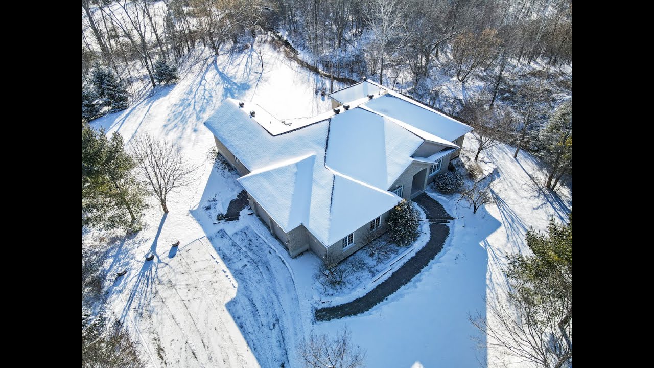 6196 Elkwood Dr, Greely, Ontario Presented by the Morvan Real Estate