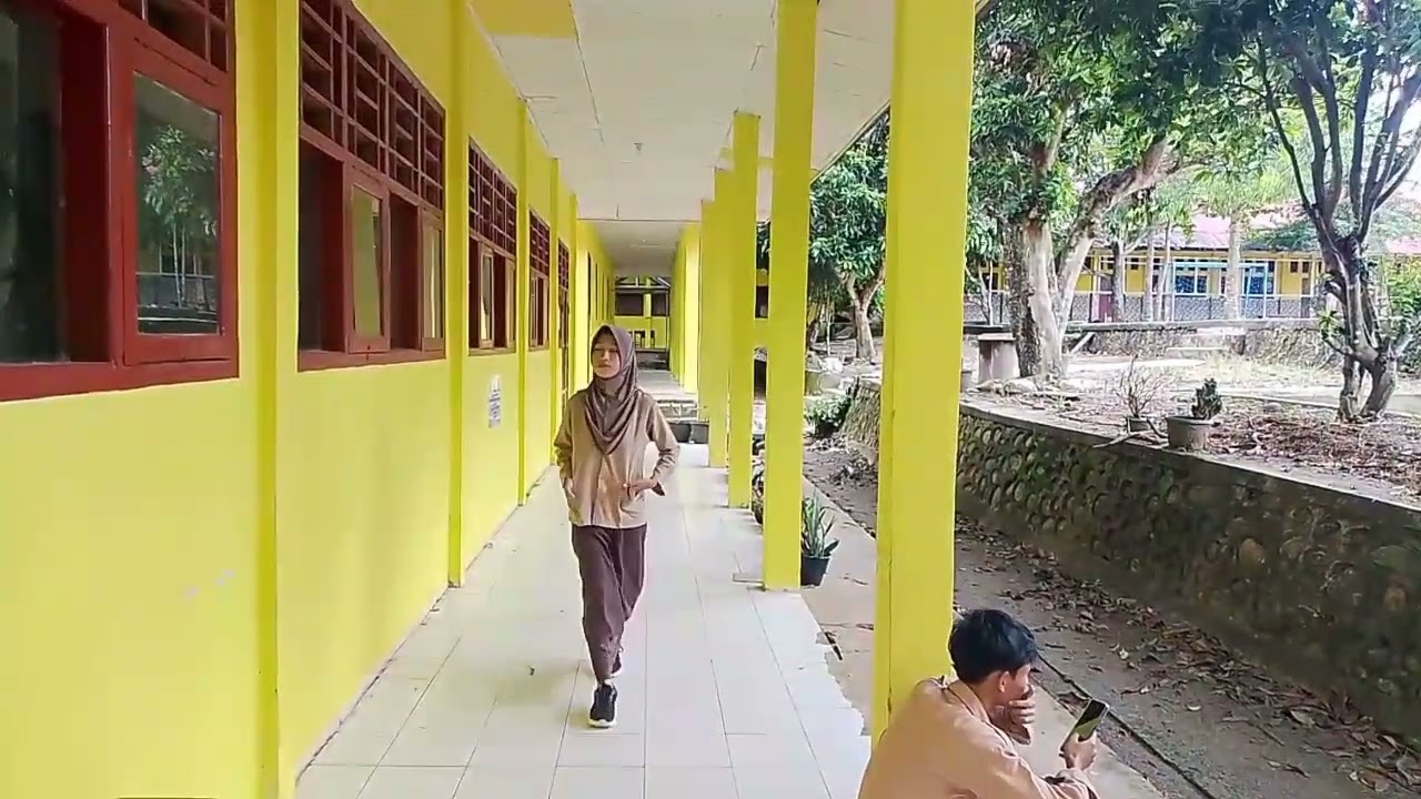 PELANGGARAN HUKUM ( Tidak menggunakan helm, mencuri dan menggelapkan uang iuran kelas)