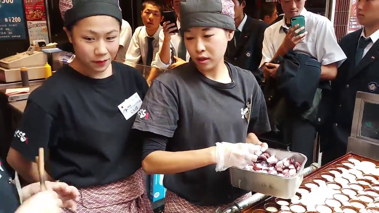 WOW TERNYATA BEGINI CARA BIKIN TAKOYAKI YANG BENAR DI JEPANG - JAPAN STREET FOOD