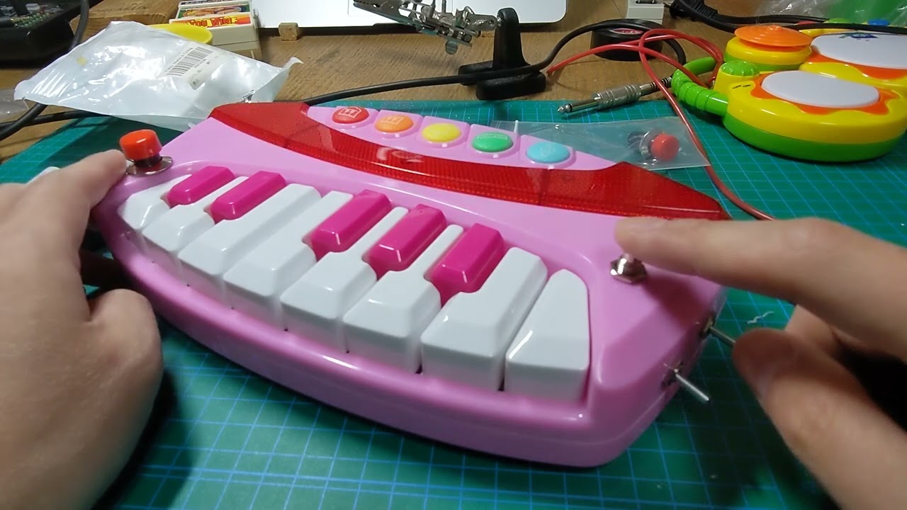 西松屋で買ったおもちゃをサーキットベンディング - YouTube