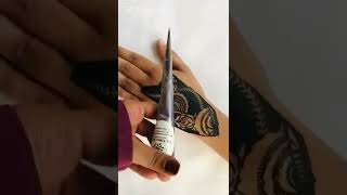 Easy way to apply henna stickers كيف نستخدم ملصق الحناء screenshot 1