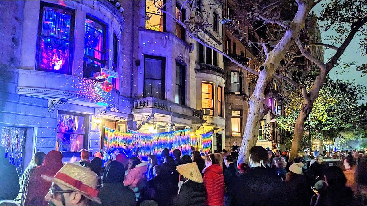 NYC Halloween Night Upper West Side 69th St 10/31/22 YouTube