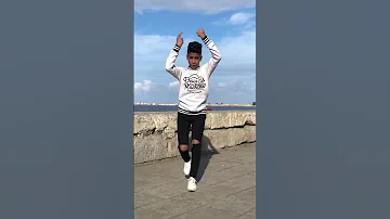 البت لبسه البنطلون سوتها باينه حاله واتس زهر الرمل 