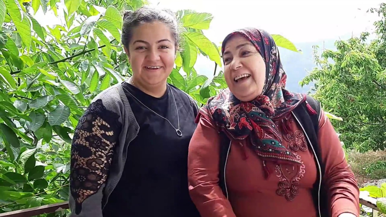 EMOŞ VE ZÜHRE KÖYE GELDİ / ZÜHRE'NİN SEBZE BAHÇESİNİ GEZİYORUZ / KÖY #Vlog17