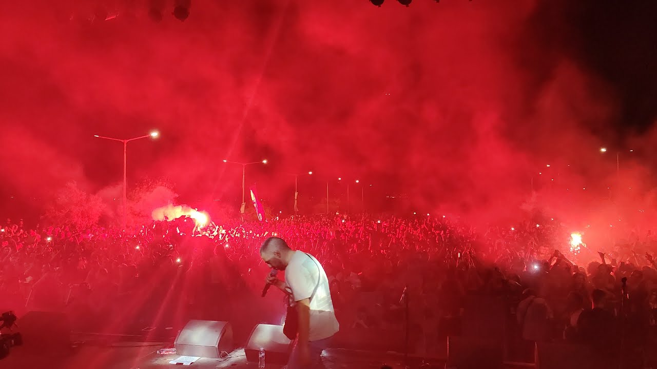 Ο Λεξ βάζει φωτιά στη συναυλία για τον Παύλο Φύσσα "RIP KIILLAH P" (Όλη η εμφάνιση, Full HD)