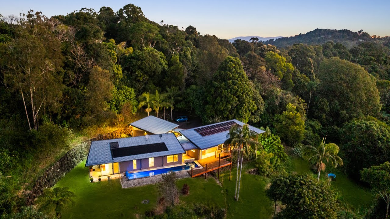 King Of The Hill: North Facing Currumbin Valley Perfection!