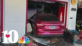 KCSO: Car crashes into restaurant after fleeing from deputy in Knox Co.