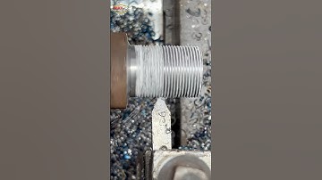 How to cutting thread on manual lathe #lathe #thread #shorts