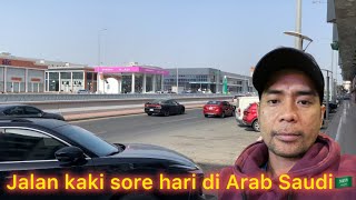 Jalan kaki sore hari di Arab saudi