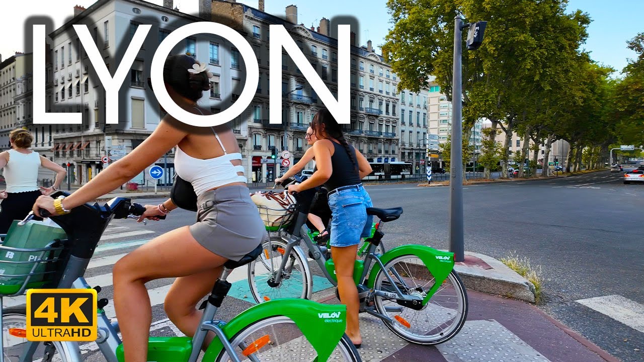 Watch Vieux Lyon during the day