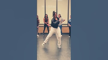 Thumbnail of #dancecover Chunnari Chunnari by @eshhpatel  | Salman Khan and Sushmita Hit Song #shorts #reels
