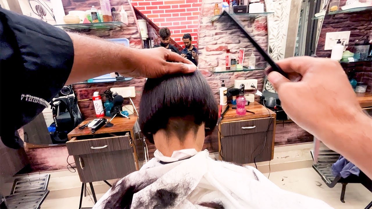 Daughter gives her old fashioned mom a makeover in a barbershop  💇🏻‍♀️