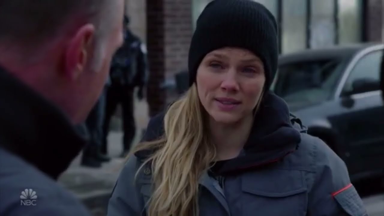 Halsteads talk to voight about a shooting | Chicago PD 9x16 - YouTube