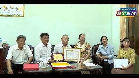 Trao tặng và truy tặng Huy hiệu Đảng cho đảng viên phường Bình Thủy